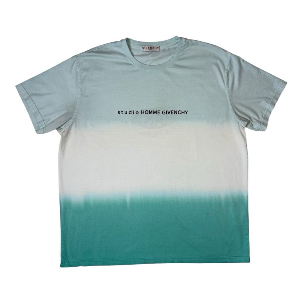 Givenchy Graphic Print Crew Neck T-Shirt
Green Faded Effect Studio Homme Shorts - Picture 2 of 14
